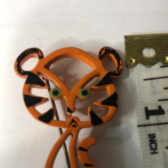 Vintage fun tiger pin. - Picture 5 of 5